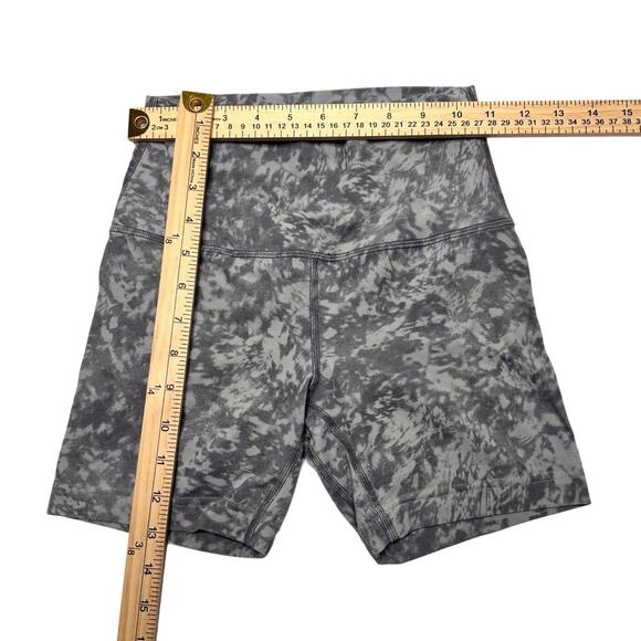 Lululemon Align Size 6 Shorts - Picture 3 of 3